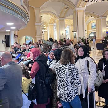 Asteria Kremlin Palace (Kundu) Kremlin Place Otelin İlgisizliği Ve Grup Kalabalığı Gürültüleri