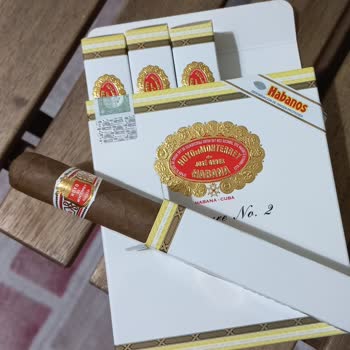 Tütün Sepeti Adlı Siteden Almış Aldığım Purolar Hakkında...