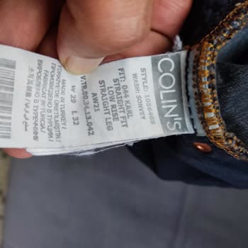 Colin's Kot Pantolon Parçalanıyor