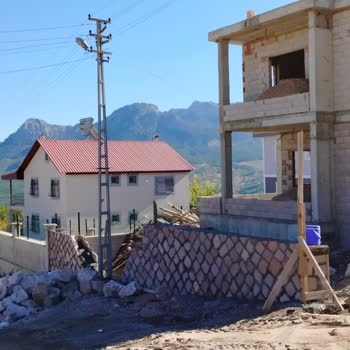 Toroslar Elektrik Dağıtım Elektrik Direği Sorunu İnşaatı Durdurdu
