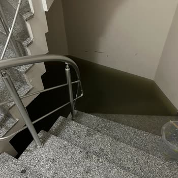 İBB - İstanbul Büyükşehir Belediyesi Kanalizasyondan Gelen Pis Su'yun Binanın Zeminine Dolması