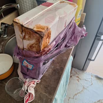 PTT Kargo 2 Şişe Oğlumun Tedavisinde Kullanılacak Ürünleri Kırılmış