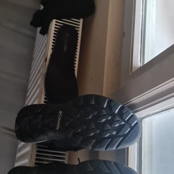 Columbia Shoes İn This Area