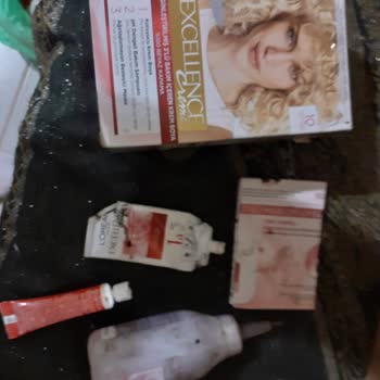 Loreal Paris 10 Numara Açık Sari Boya İçinden Siyah Boya Çıkması