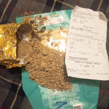 A101 Ülker Çikolata Tuzlu Karamel Ve Bademli Sütlü Çikolata