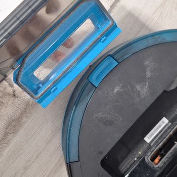 Philips Ev Aletleri Robot Süpürge Tozu Dışarı Bırakıyor