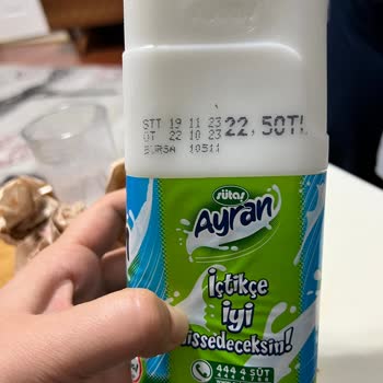 Açılmamış Sütaş Ayran İçinde Bilinmeyen Siyah Bir Cisim
