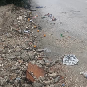 Hatay Büyükşehir Belediyesi Yol Kenarı Su Giderleri Taş Çöp Dolu