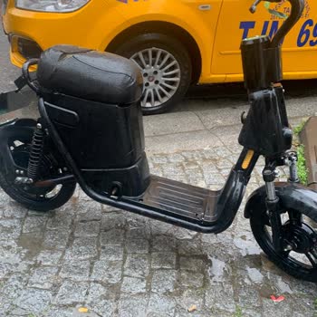 Martı Moped Aracımın Üzerine Devrilmiş