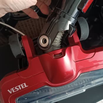 Vestel Dik Şarjlı Süpürge S8500 Y Başlıktaki Klipsli Plastik Parça