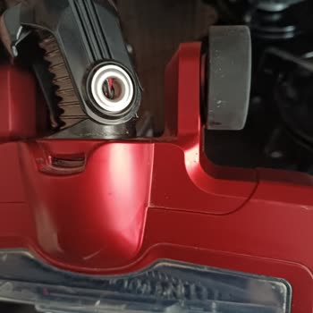 Vestel Dik Şarjlı Süpürge S8500 Y Başlıktaki Klipsli Plastik Parça