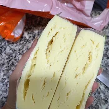 Sütaş Kaşar Peynirde Şişme Ve Yarık
