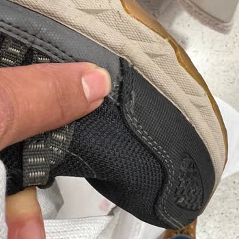 Skechers Ayakkabı Sorunun Arkasında Durmuyor!