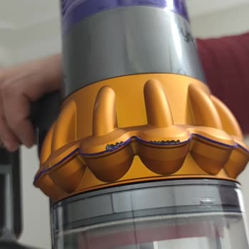 Dyson Soyulmalar Ve Çizikler Oluştu Kendi Kendine