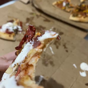Domino's Pizza Pizzadan Saç Çıkması