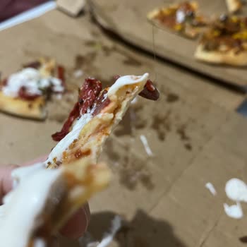 Domino's Pizza Pizzadan Saç Çıkması