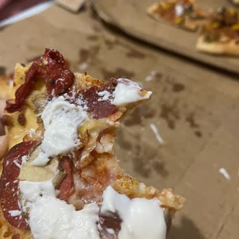 Domino's Pizza Pizzadan Saç Çıkması