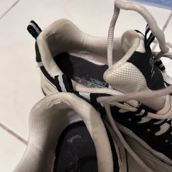 Skechers Ayakkabı İç Dış Yırtılma Ve Ses Gelmesine Rağmen Garanti Yok