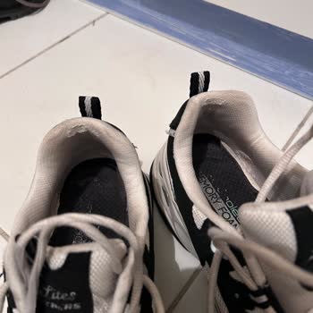 Skechers Ayakkabı İç Dış Yırtılma Ve Ses Gelmesine Rağmen Garanti Yok