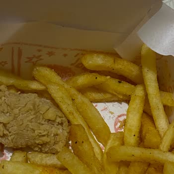 Popeyes Yemekte Kıl Çıktı