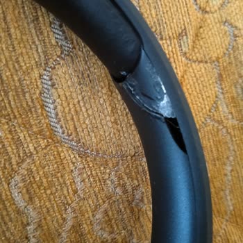 JBL 560bt İç Kısmında Kırık