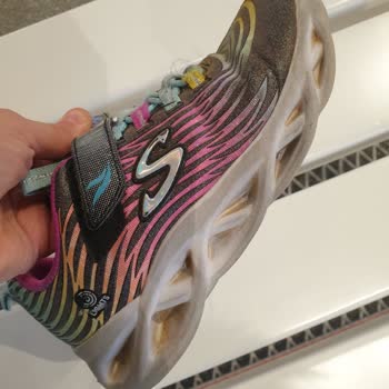 Skechers Yırtılma Ve Aşırı Koku Sorunu