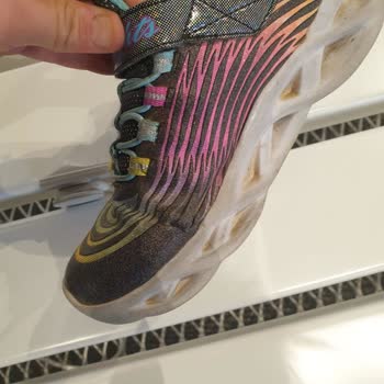 Skechers Yırtılma Ve Aşırı Koku Sorunu