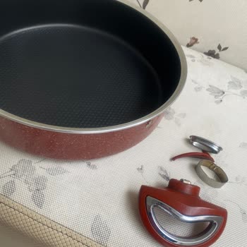 Taç Tencerenin Kulpu Kırıldı
