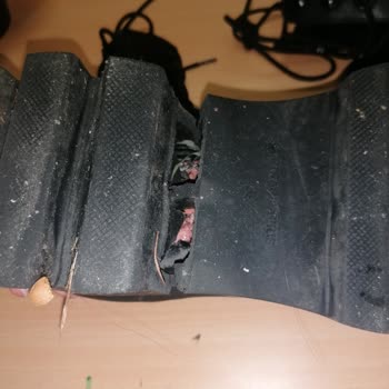 Stradivarius Botum 5 Kez Giyme İle Parçalandı