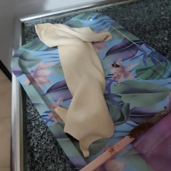 Şok Marketler Yapışık Şekilde Milföy Hamur