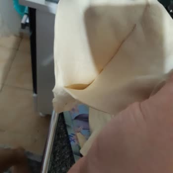 Şok Marketler Yapışık Şekilde Milföy Hamur