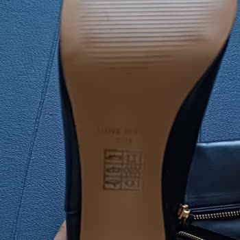 Nine West Çizmenin Deri Soyulması Ve Boya Vermesi