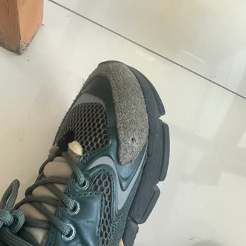 Lacoste Ayakkabı Dağılması Kısa Sürede