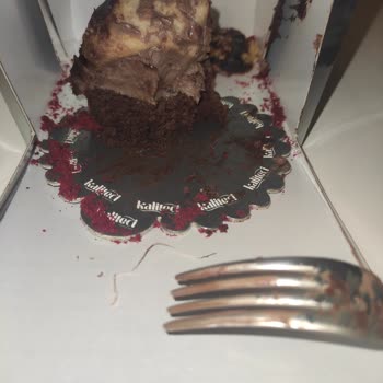 Kaliteci Bozuk Ürün İçinden Çıkan İp Parçası