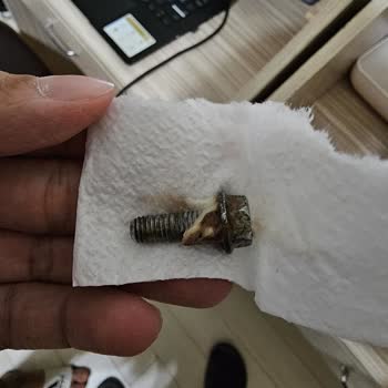 A101 'e Almış Olduğum Çikolatadan Büyükçe Vida Çıktı