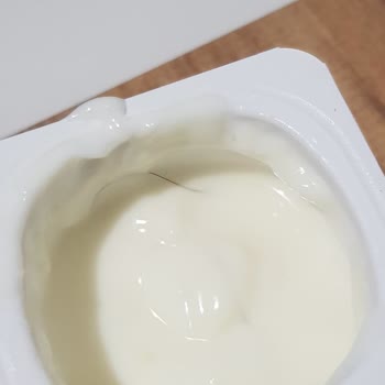 BİM Dost Meyveli Yoğurttan Kıl Çıktı