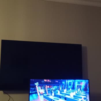 Grundig 65 İnç TV Kırık Geldi, Yenisi Bu Sene Gelir Mi?