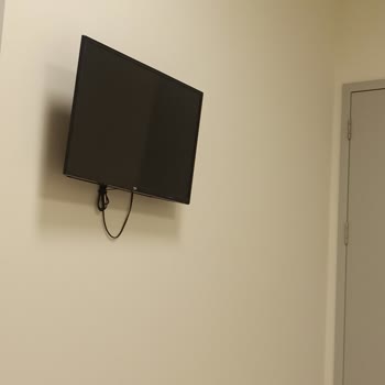 Prof. Dr. Feriha Öz Acil Durum Hastanesi TV Çalışmıyor Kumanda Bozuk. Akşama