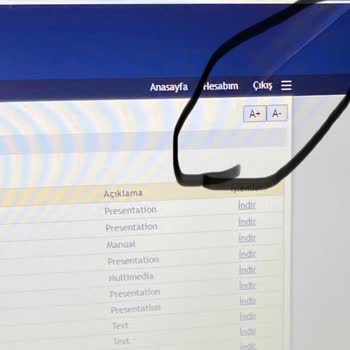 Dön Dön Döner Dikkatsizlik Sonucu Kırılan Laptop Ekranı Mağduriyeti