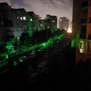Başakşehir Belediyesi Bahçeşehir'de Kısım Mah. Karanlık Otobüs Durakları Sorunu
