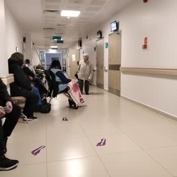 Zara Devlet Hastanesi Hastanede Umursamaz Tavırlar