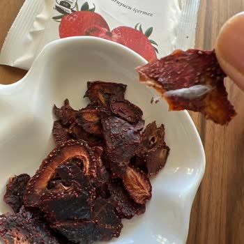 Taze Kuru Quru Kurutulmuş Çilekte Çıkan Güve