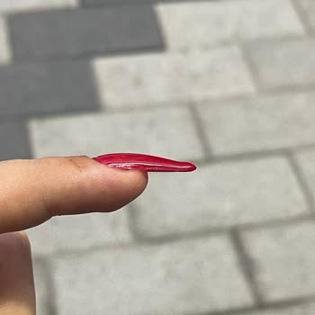 Aymira Koçaklı Yaşam Merkezi Protez Tırnak Ve İpek Kirpik Faciası