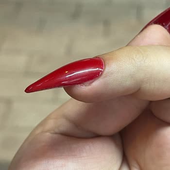 Aymira Koçaklı Yaşam Merkezi Protez Tırnak Ve İpek Kirpik Faciası