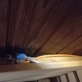 Sports İnternational Sauna Da Açığa Bırakılan Elektrik Kablosu