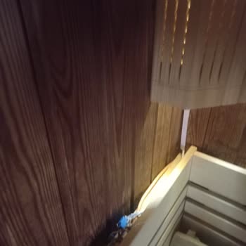 Sports İnternational Sauna Da Açığa Bırakılan Elektrik Kablosu