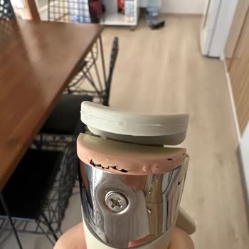 Neoflam Midas Sap Tek Kullanımda Soyuldu Ve Renk Değiştirdi.