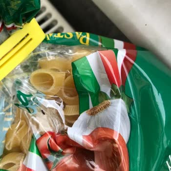 Pastavilla Makarnanın İçerisinden Çıkan Böcekler