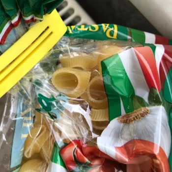 Pastavilla Makarnanın İçerisinden Çıkan Böcekler