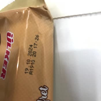 Ülker Deluxe Vanilyalı Gofretin İçinden Çıkan Siyah Parça